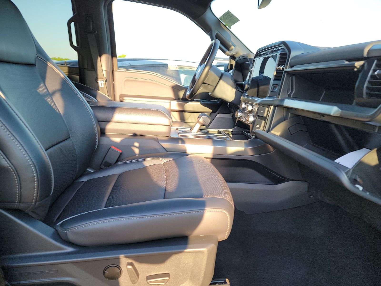2025 Ford F-150 Lariat AWD