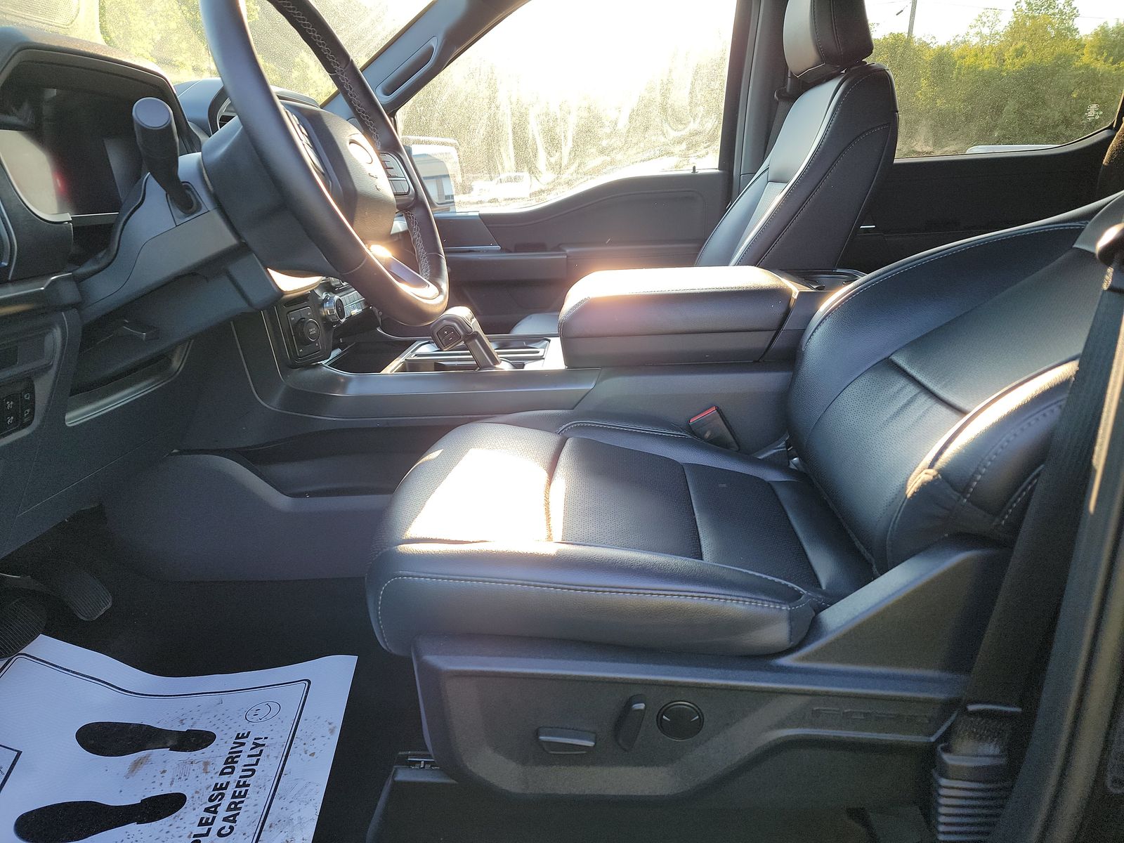 2025 Ford F-150 Lariat AWD