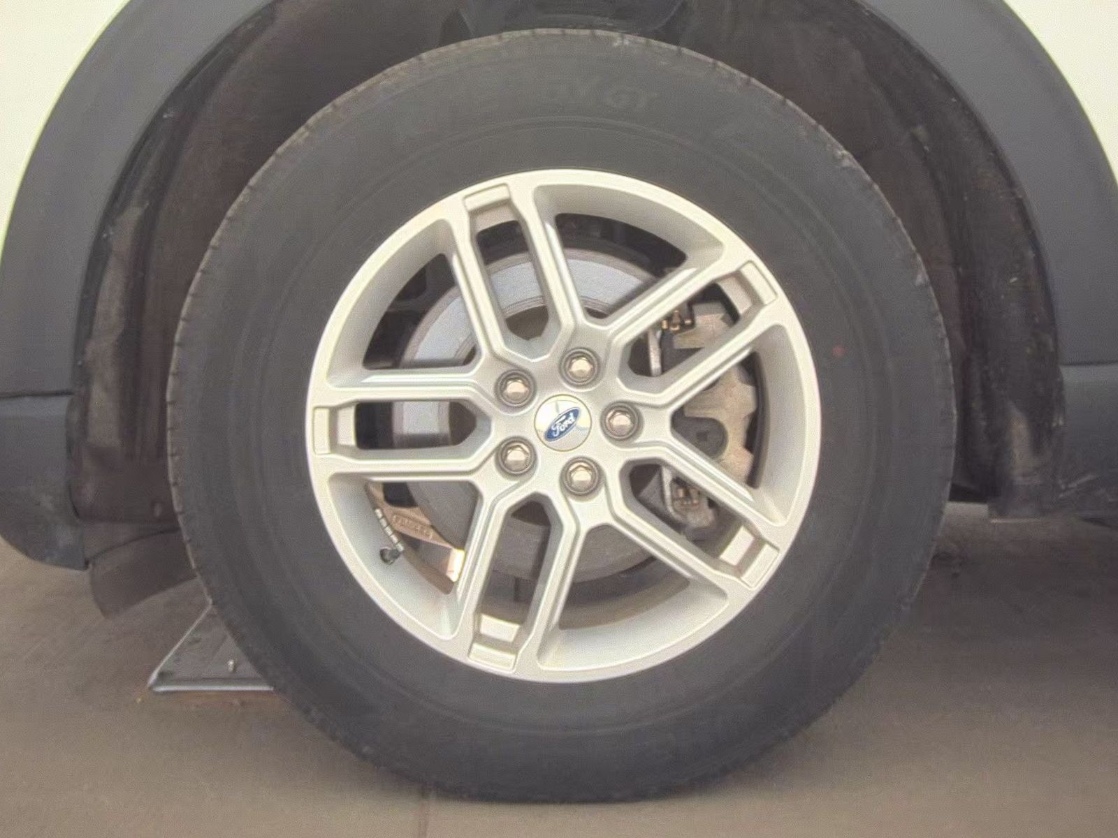FORD EXPLORER - 10
