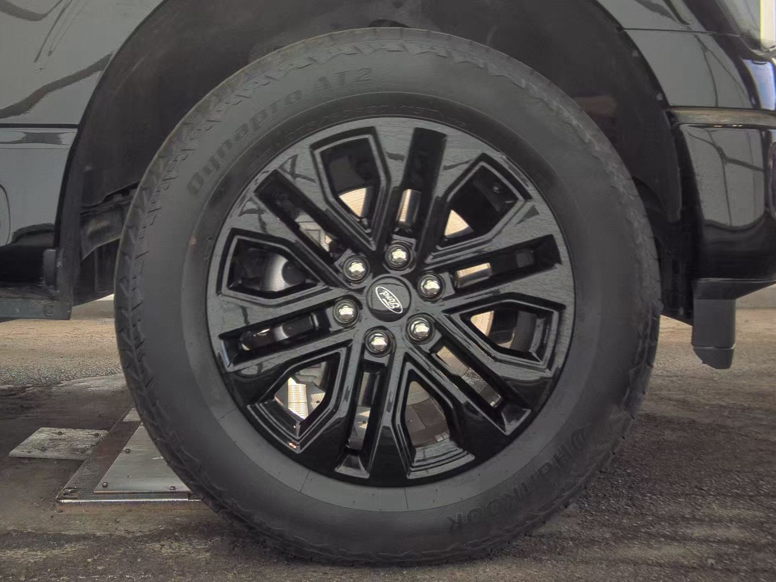 2025 Ford F-150 Lariat AWD