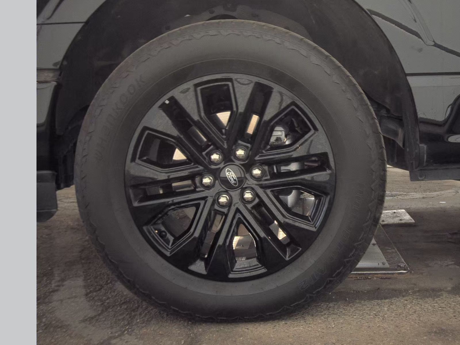 2025 Ford F-150 Lariat AWD