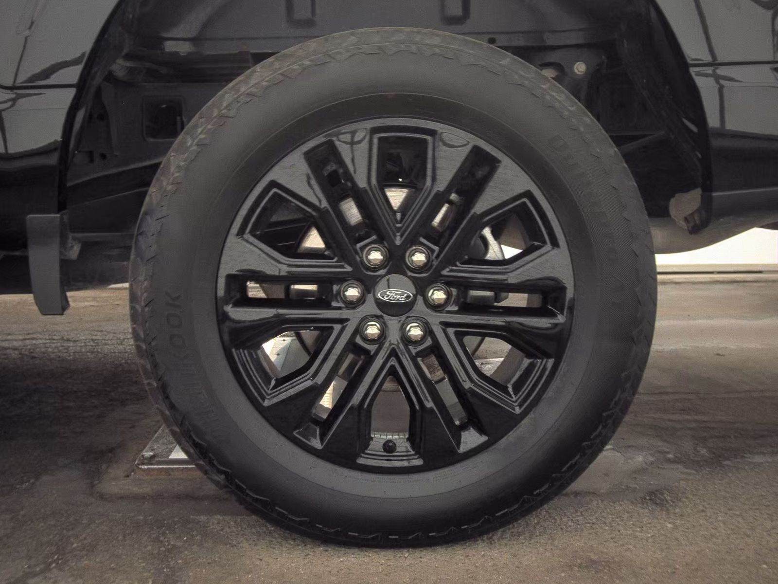 2025 Ford F-150 Lariat AWD