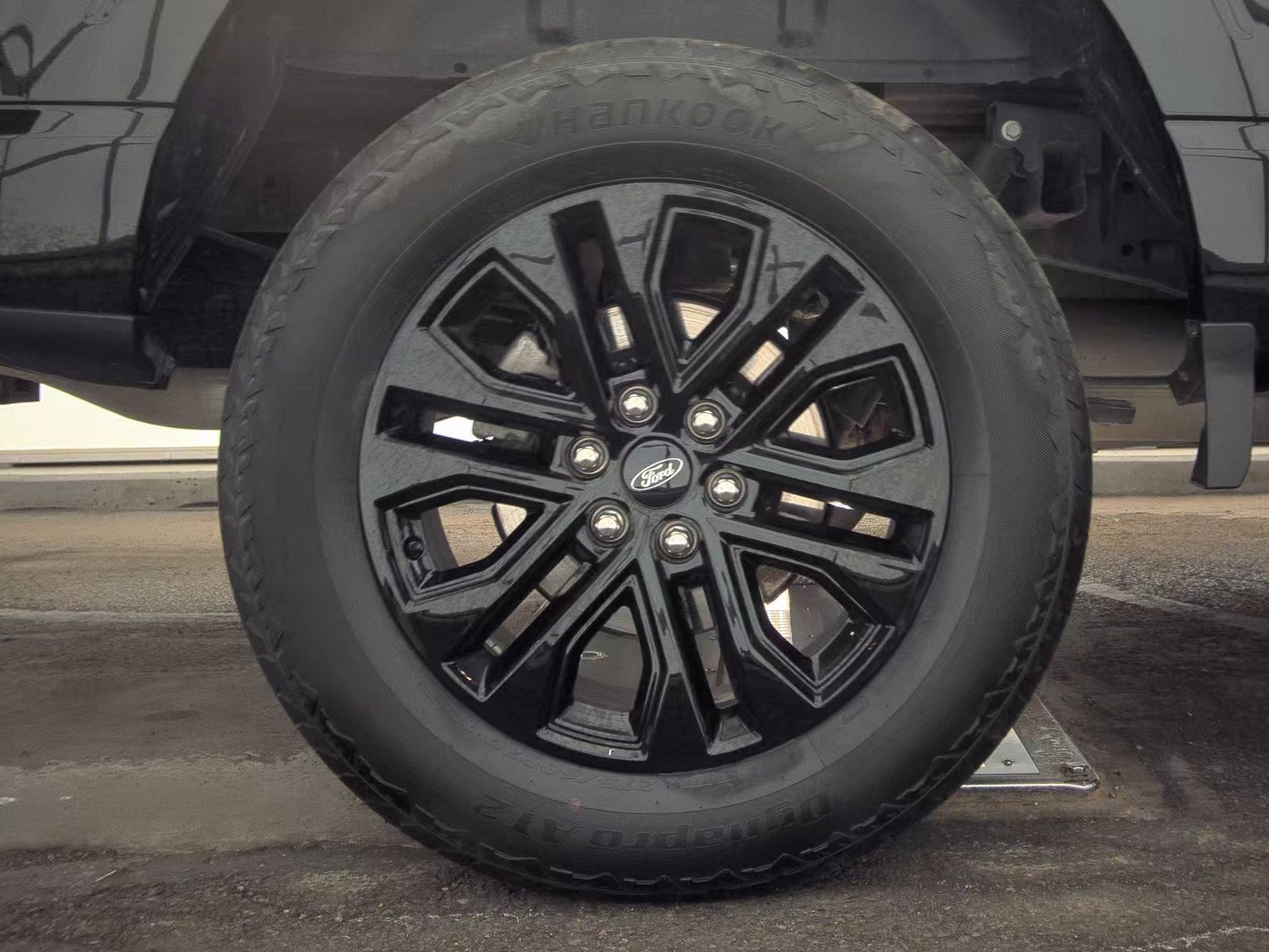 2025 Ford F-150 Lariat AWD