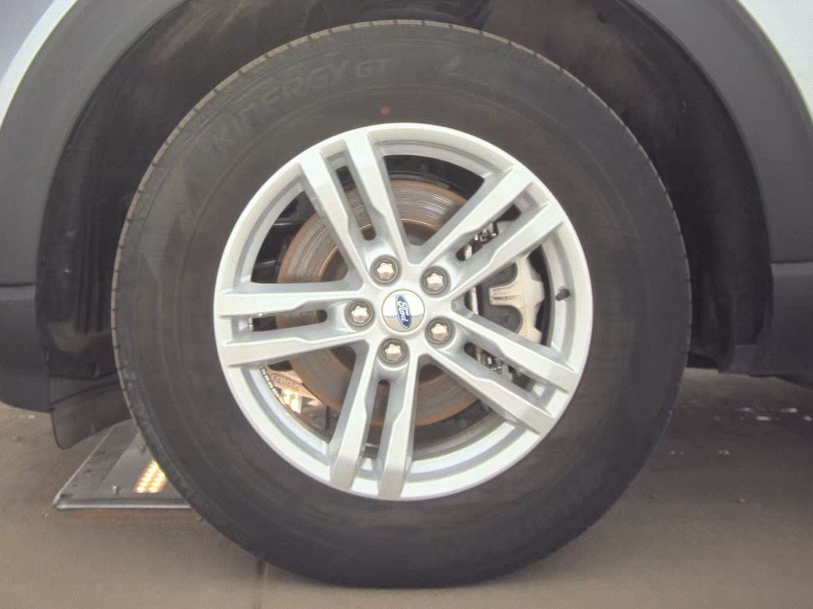 FORD EXPLORER - 10