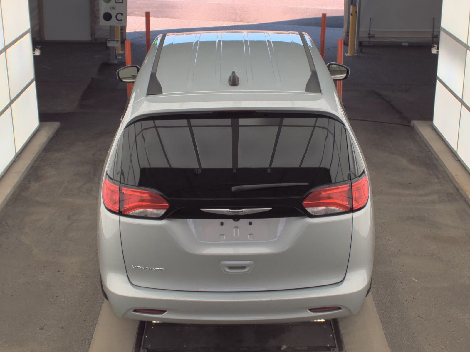 CHRYSLER VOYAGER - 7