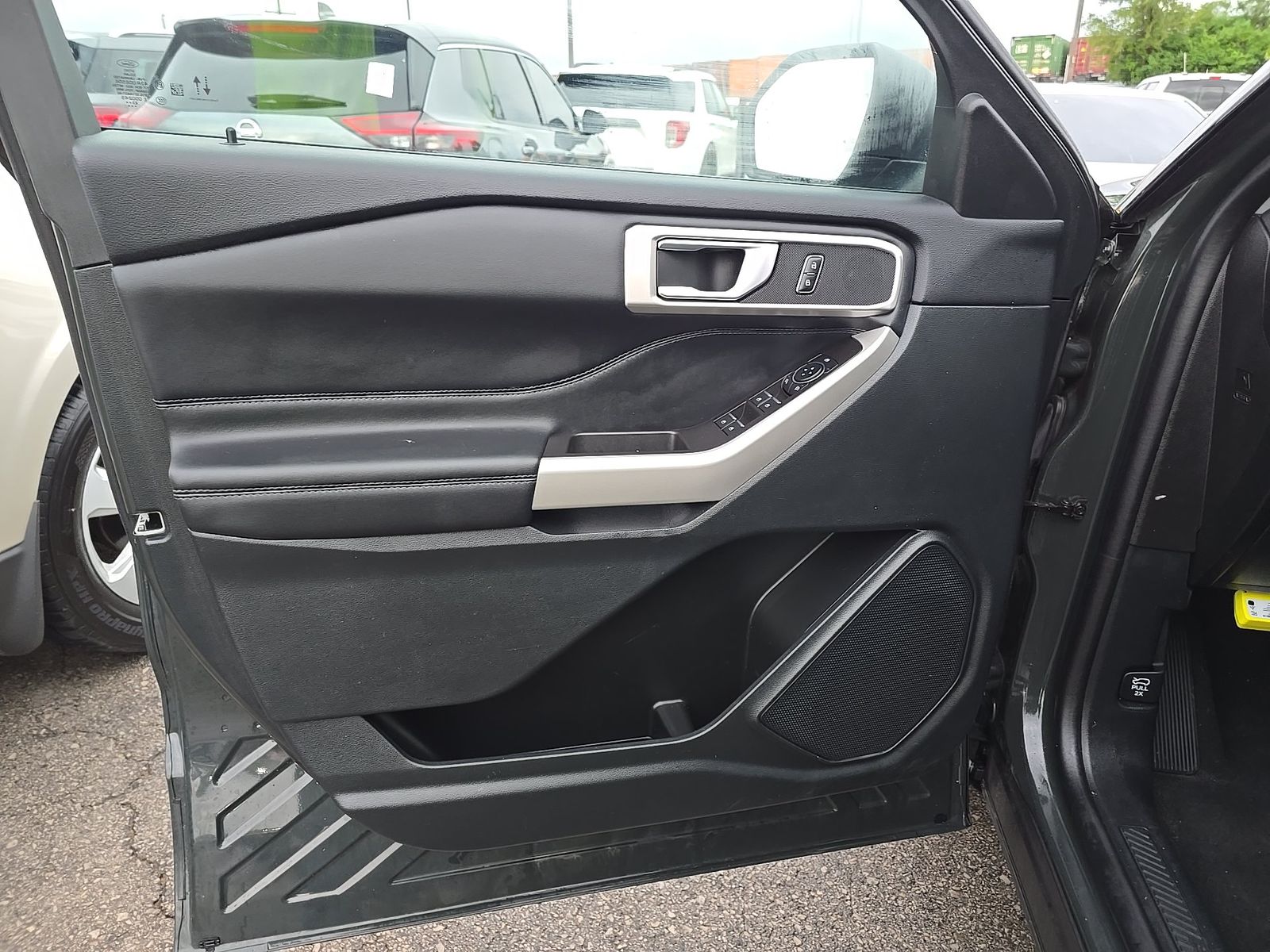 FORD EXPLORER - 10