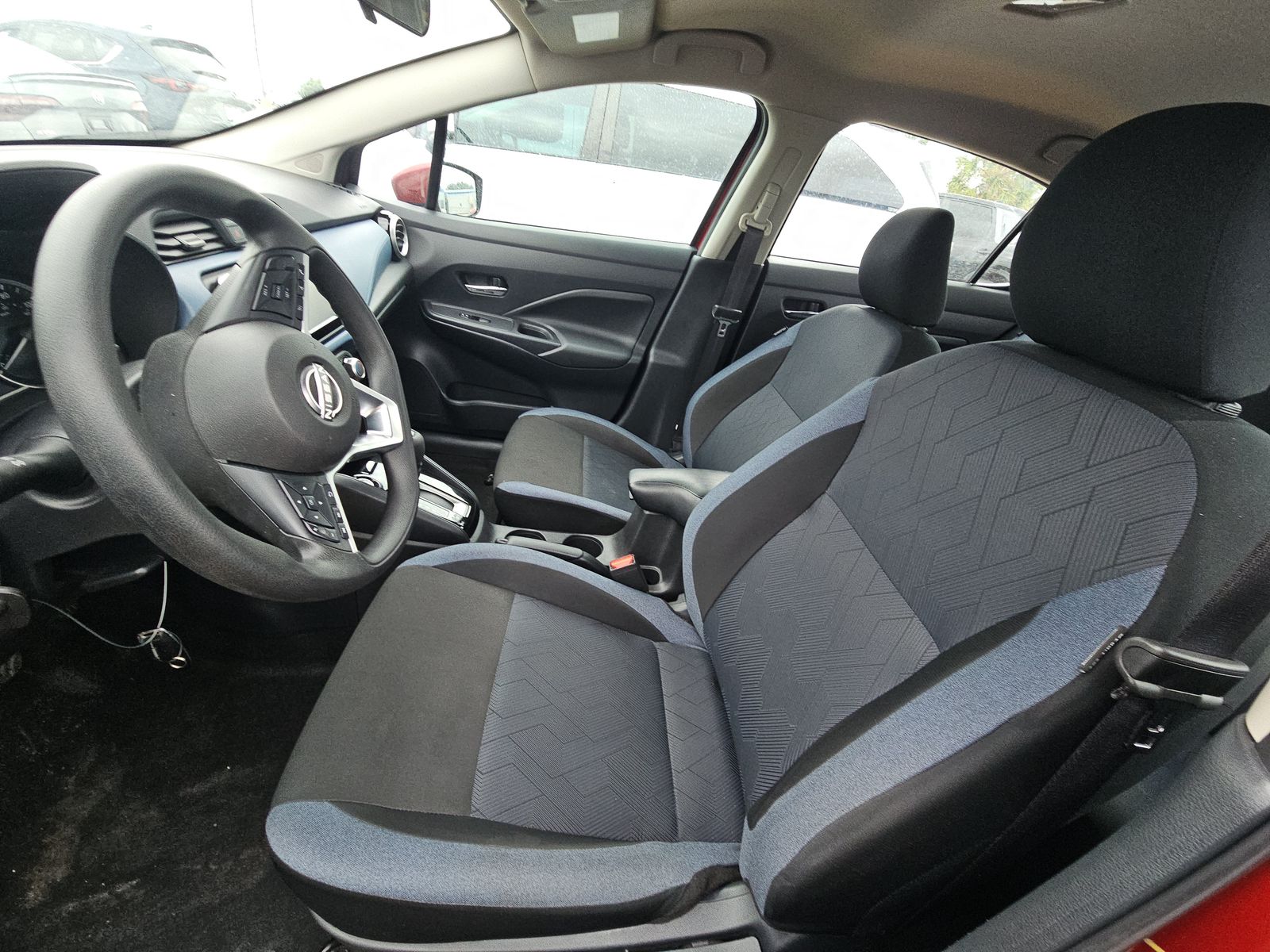 NISSAN VERSA - 8