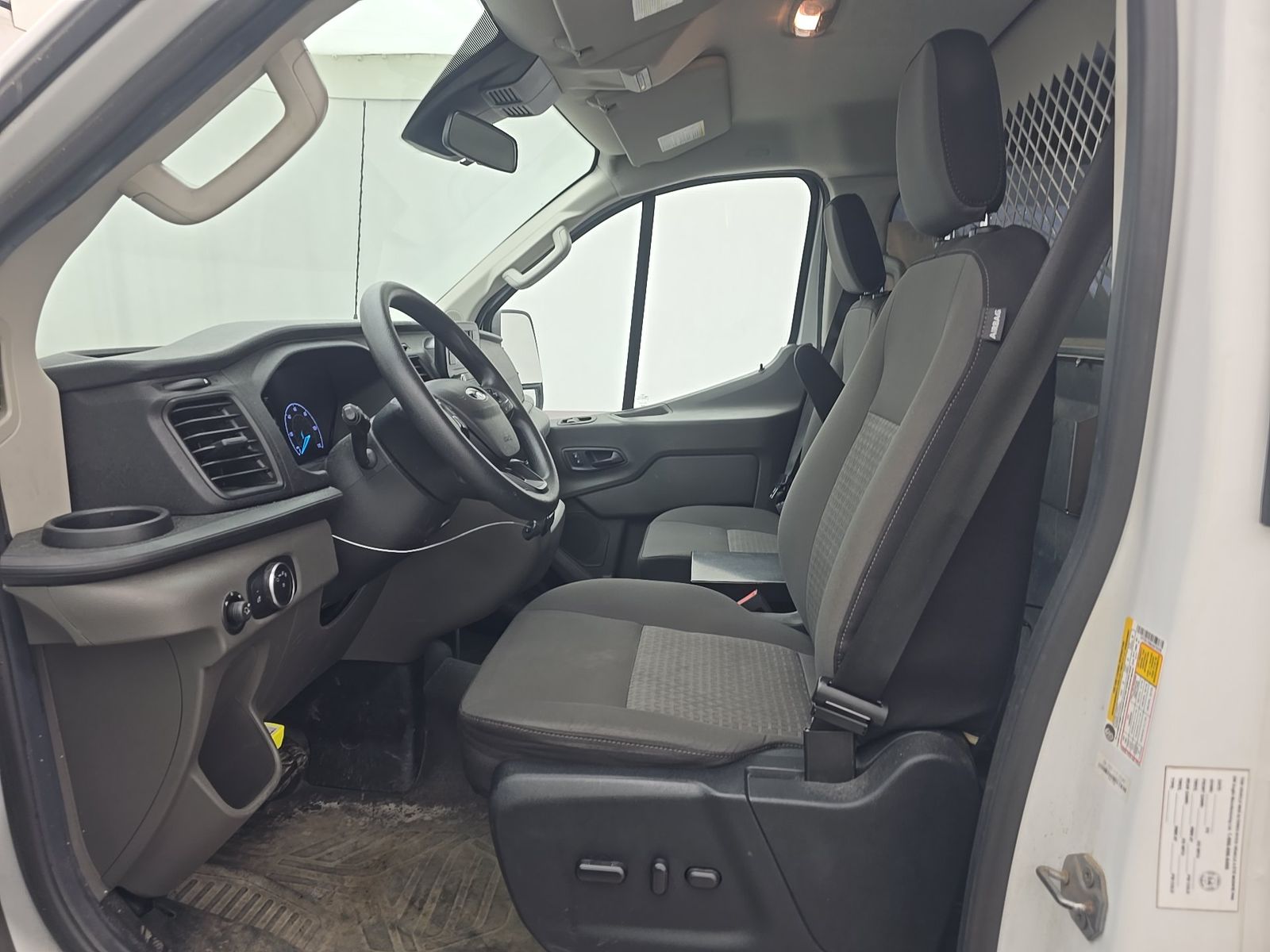 FORD TRANSIT 150 - 8