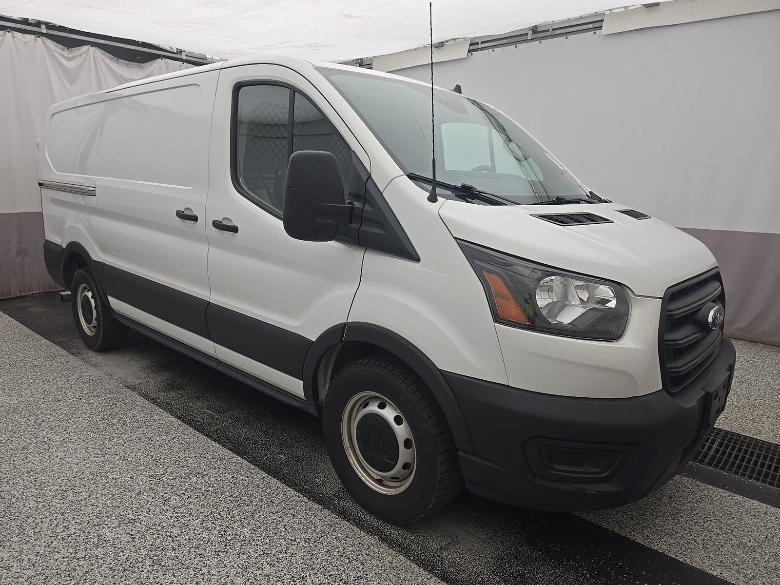 FORD TRANSIT 150 - 4