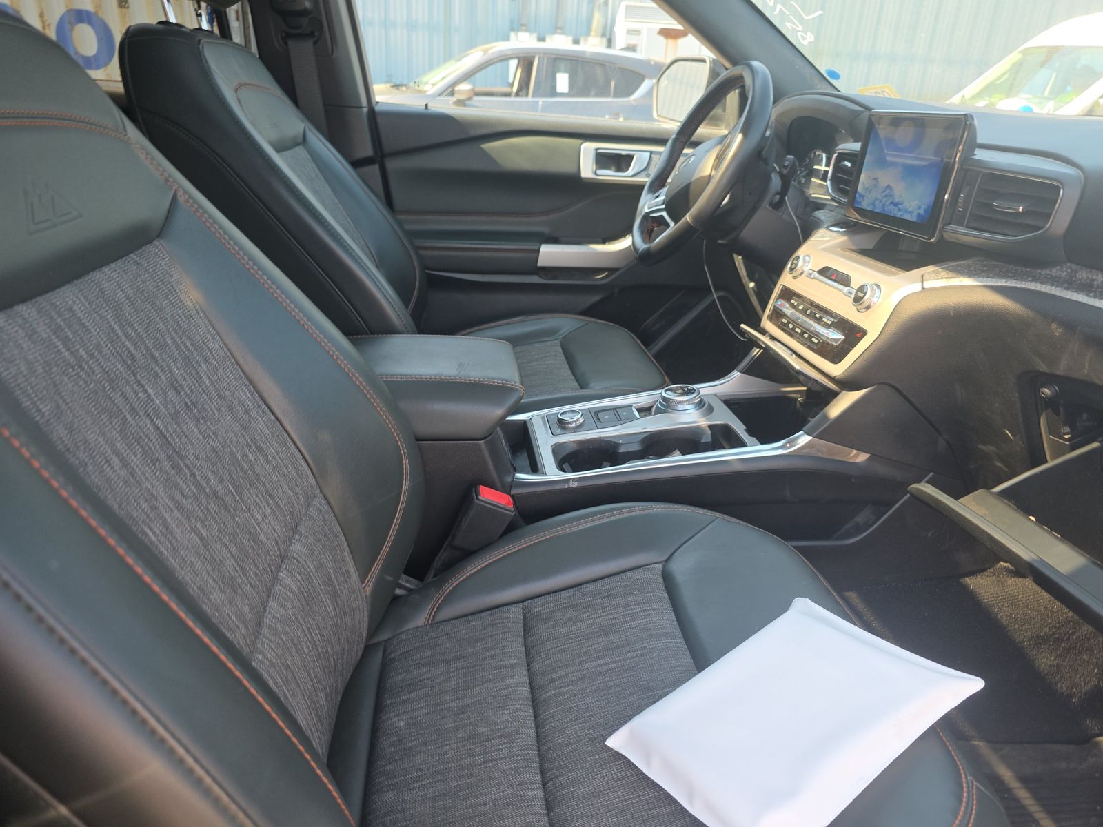 FORD EXPLORER - 9