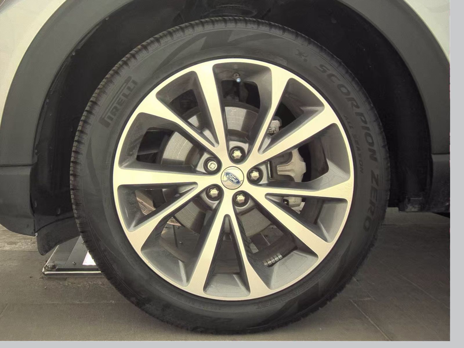 FORD EXPLORER - 10