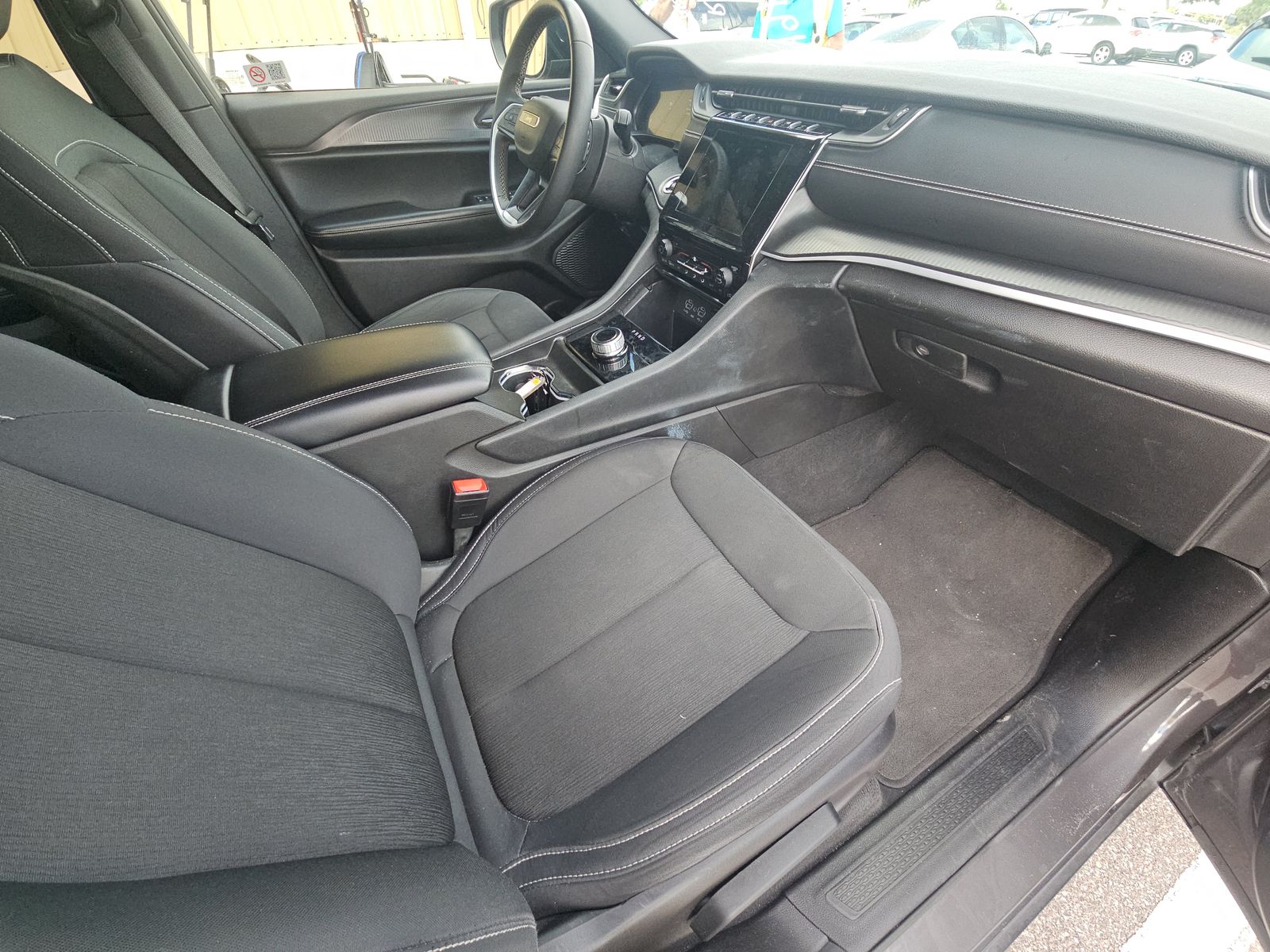 2024 Jeep Grand Cherokee L Laredo RWD