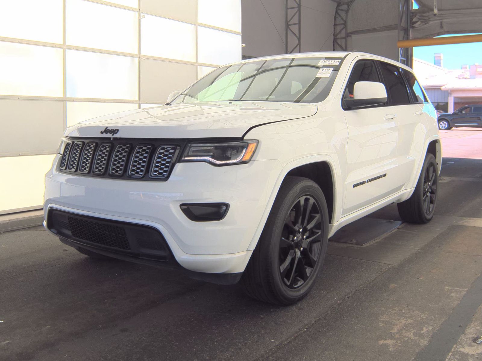 2022 Jeep Grand Cherokee Laredo X AWD