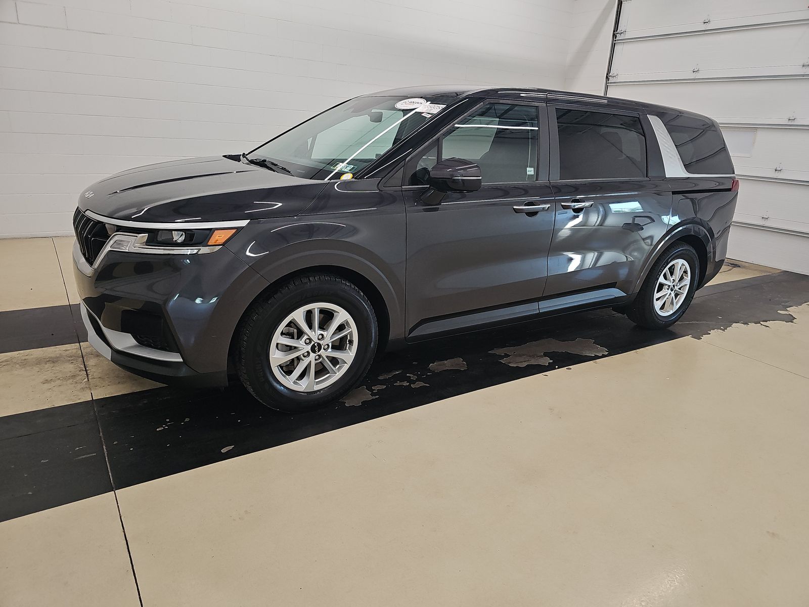 2024 Kia Sedona LX Seat Pkg's photo