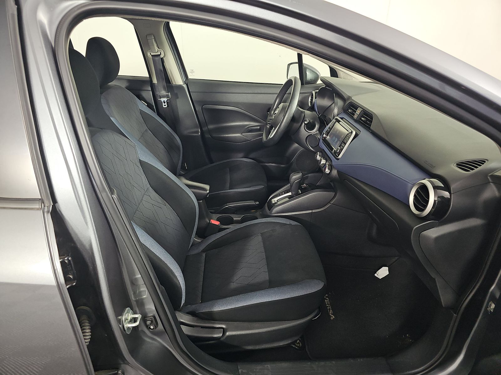 NISSAN VERSA - 9