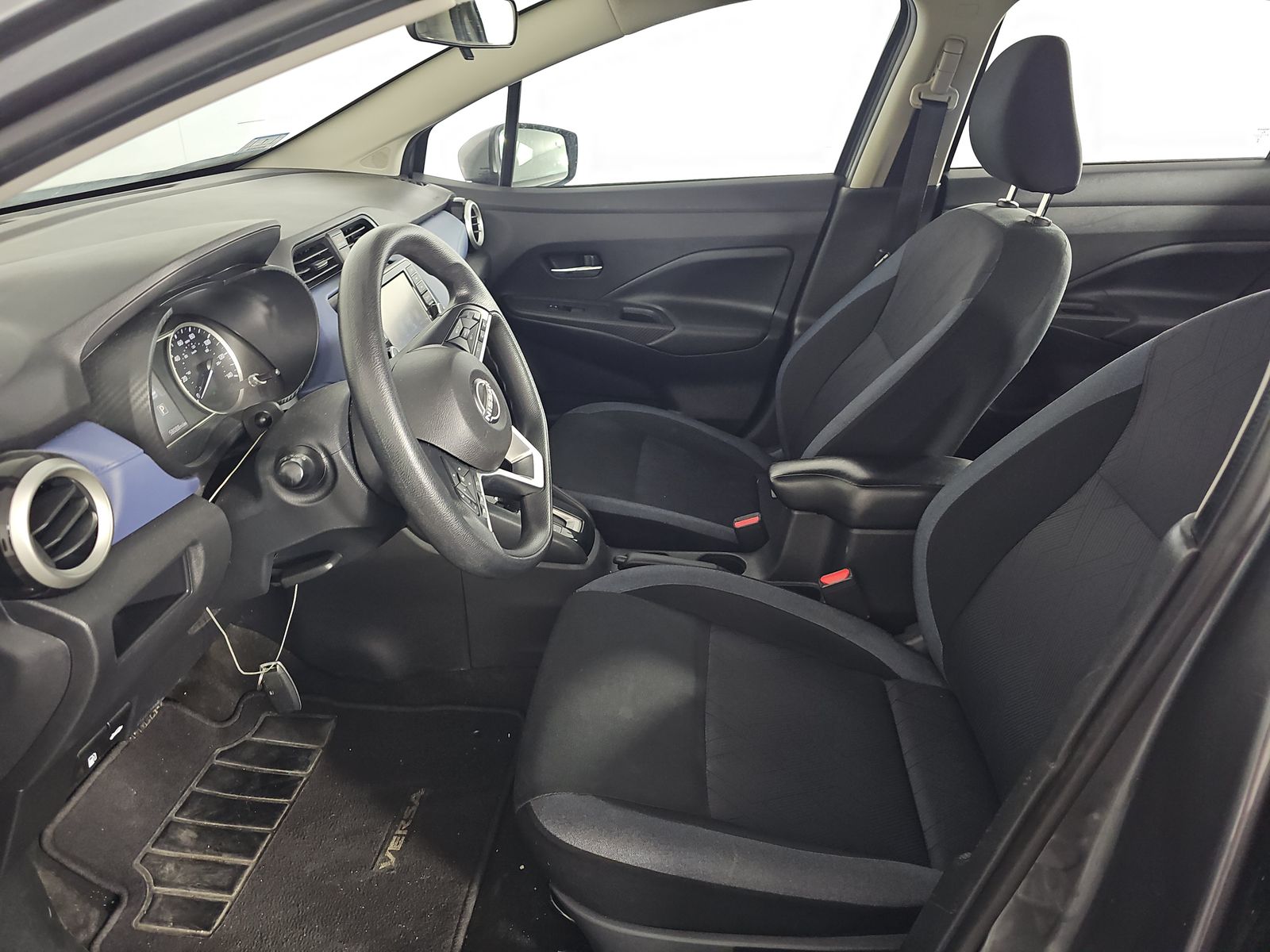 NISSAN VERSA - 8