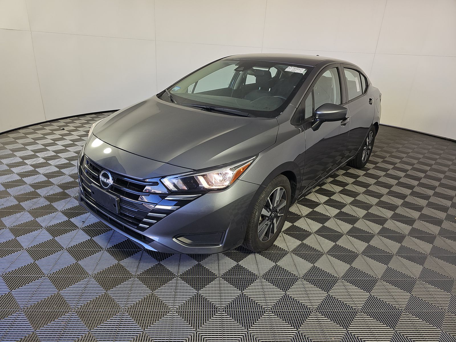 NISSAN VERSA - 1
