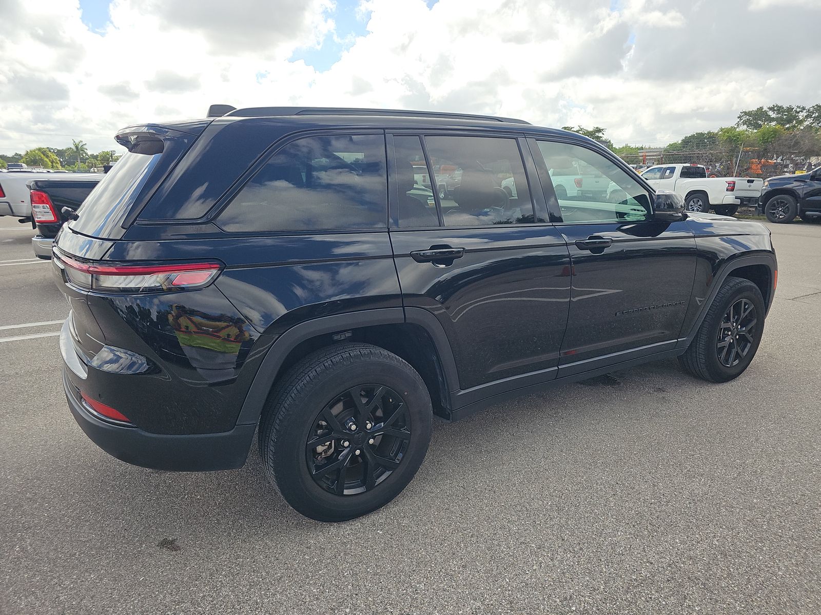 2024 Jeep Grand Cherokee Altitude RWD