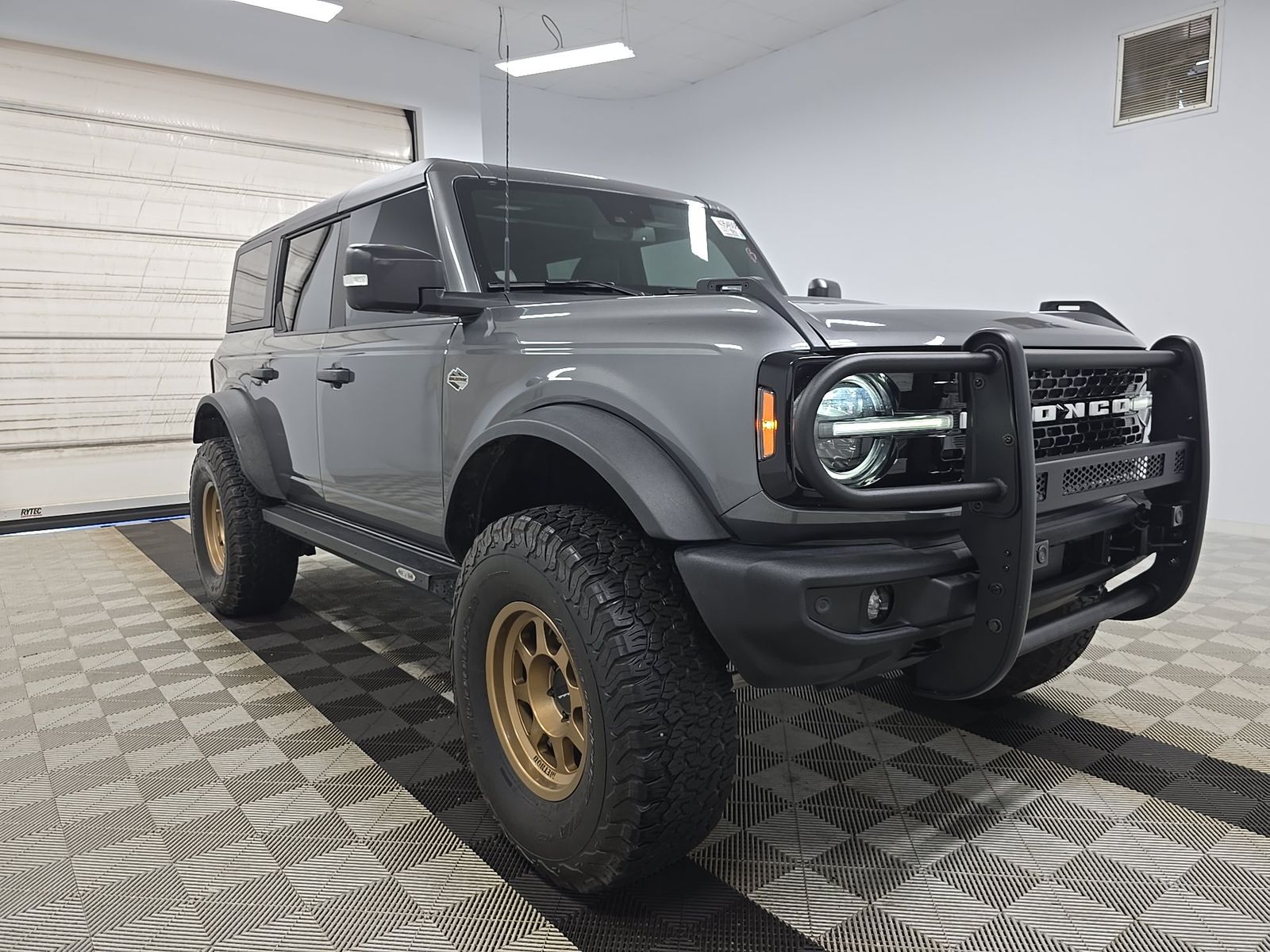FORD BRONCO - 4