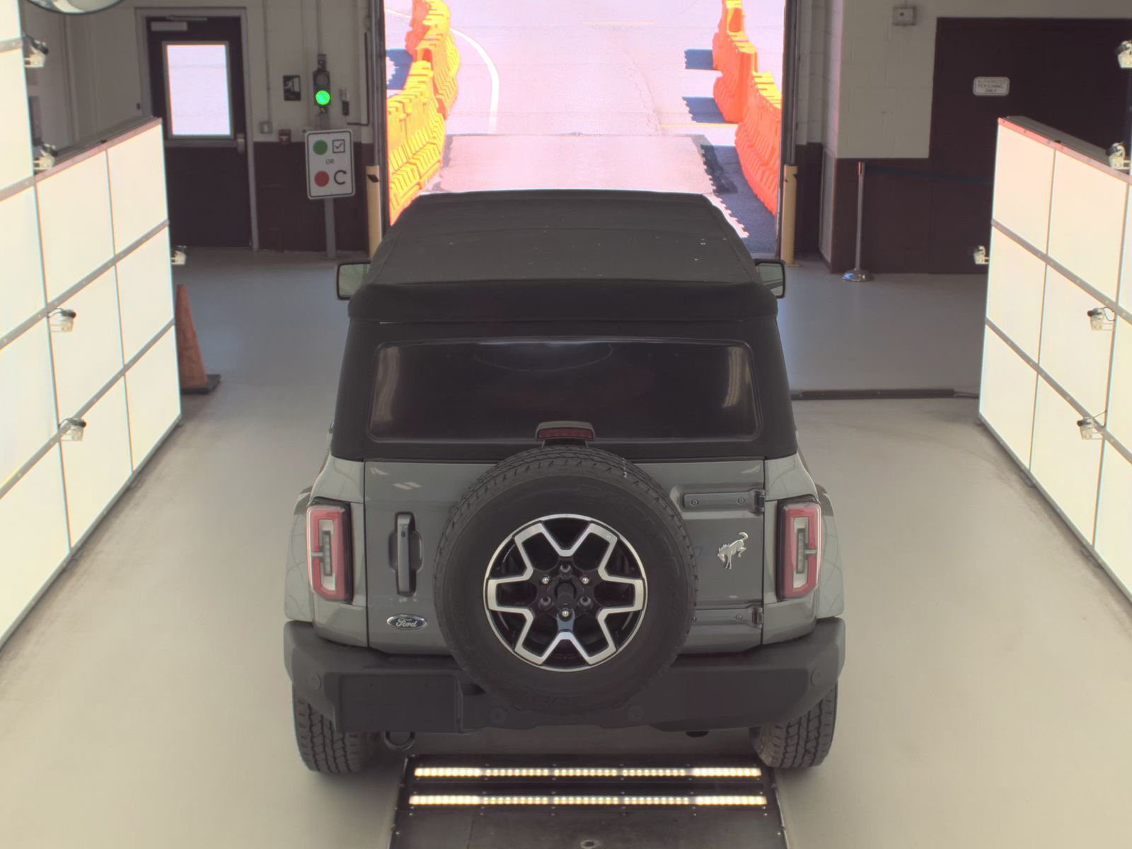 FORD BRONCO - 7