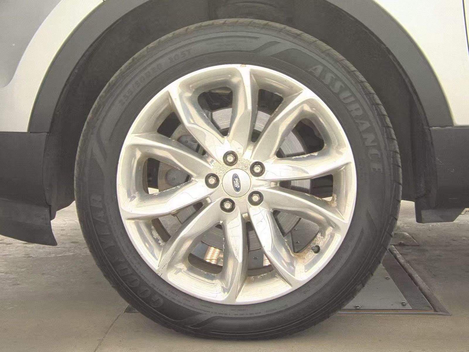 FORD EXPLORER - 10
