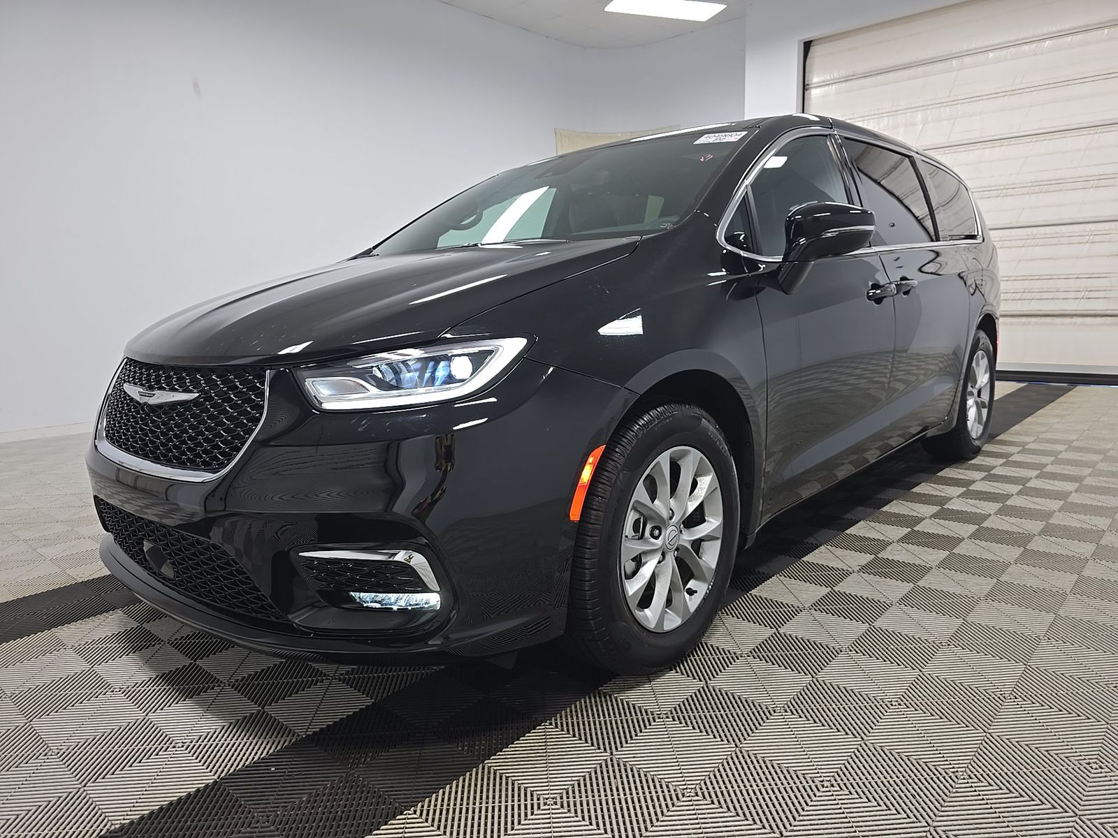 2026 Chrysler Pacifica's photo
