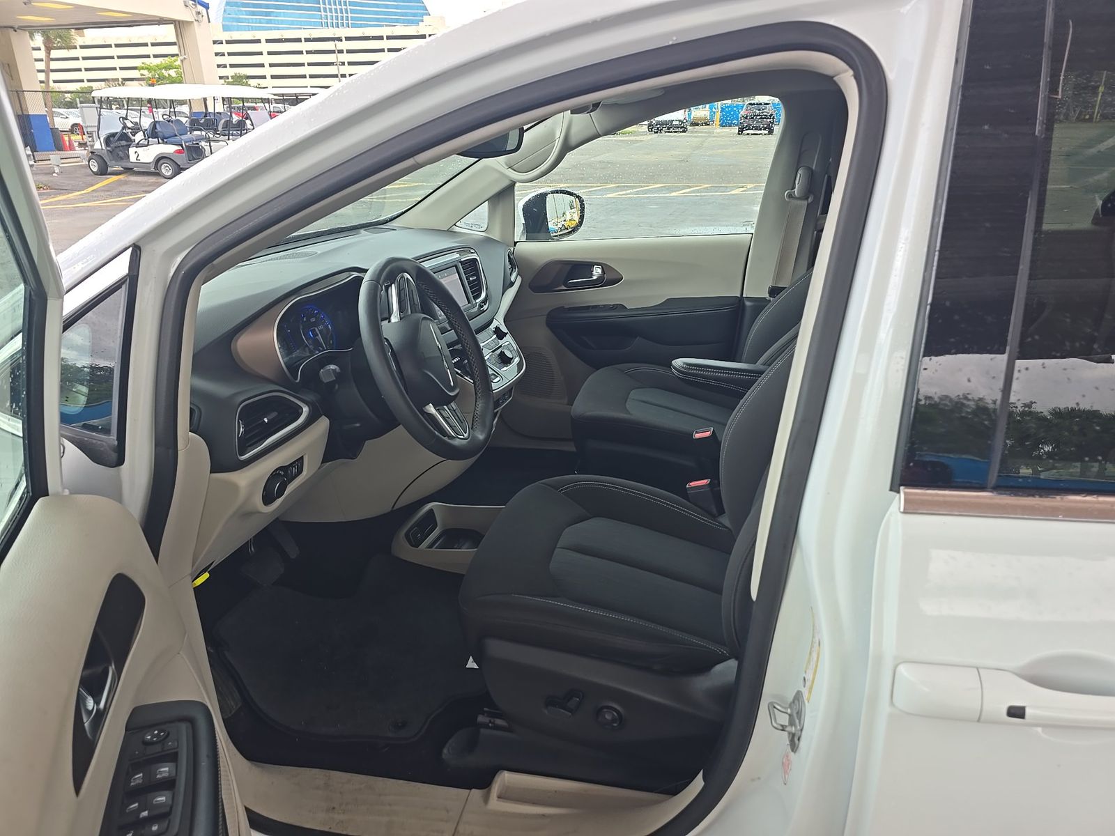 CHRYSLER VOYAGER - 8