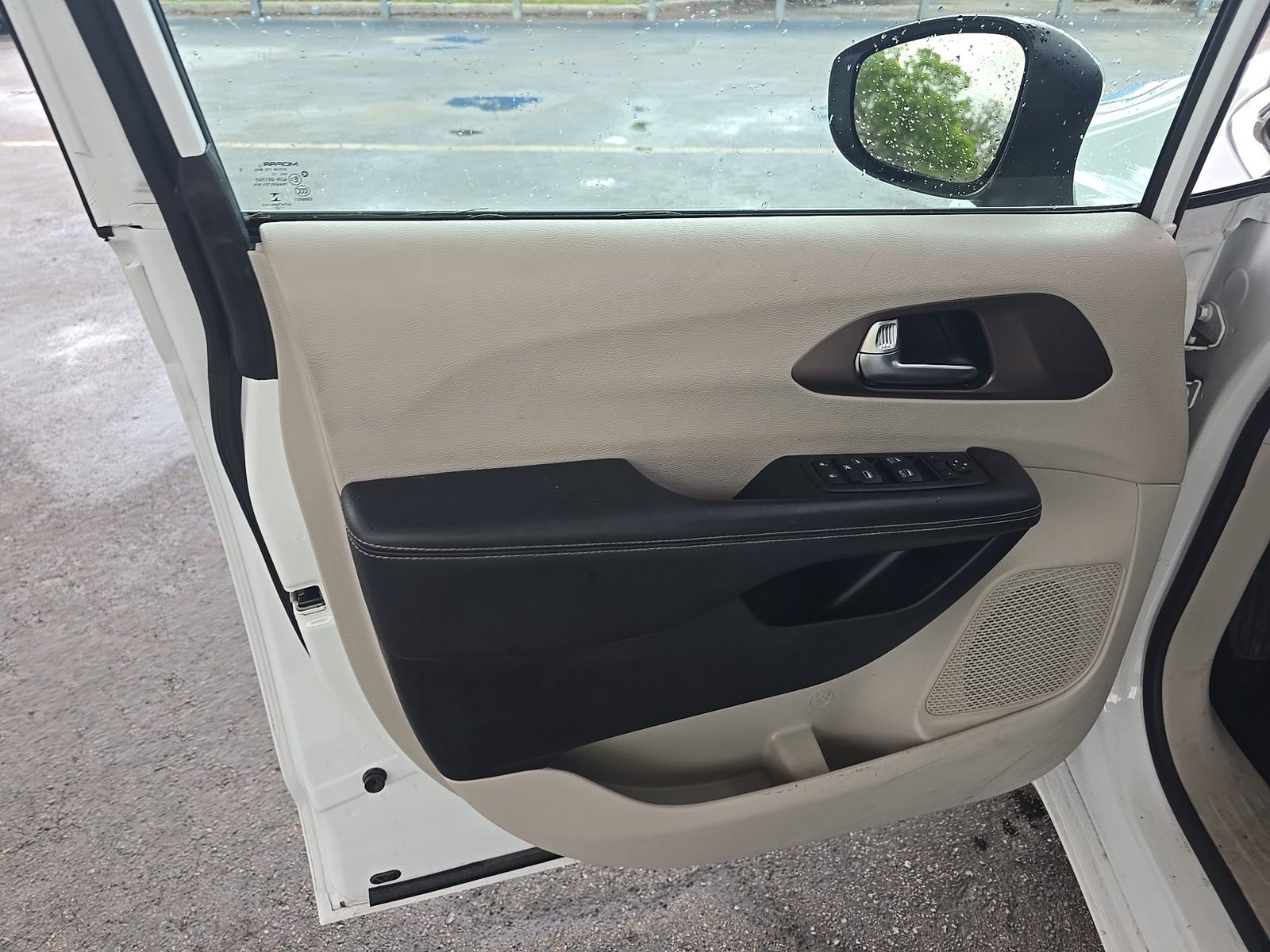 CHRYSLER VOYAGER - 10