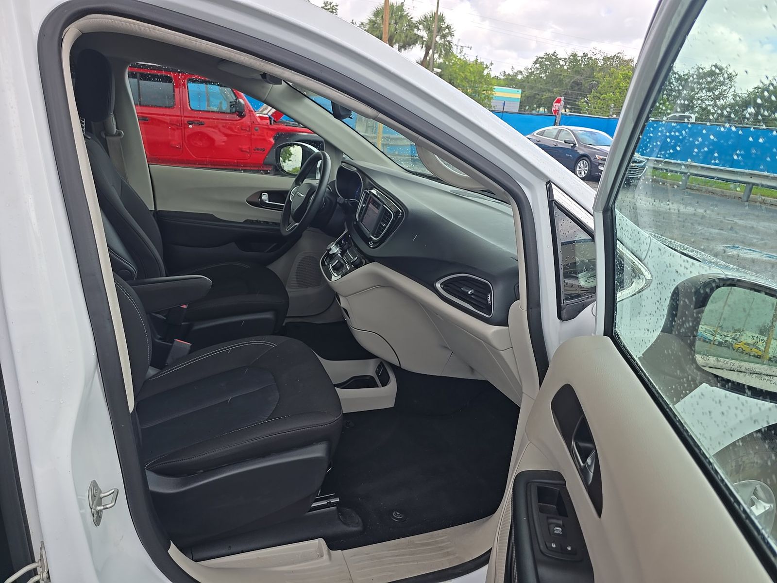 CHRYSLER VOYAGER - 9