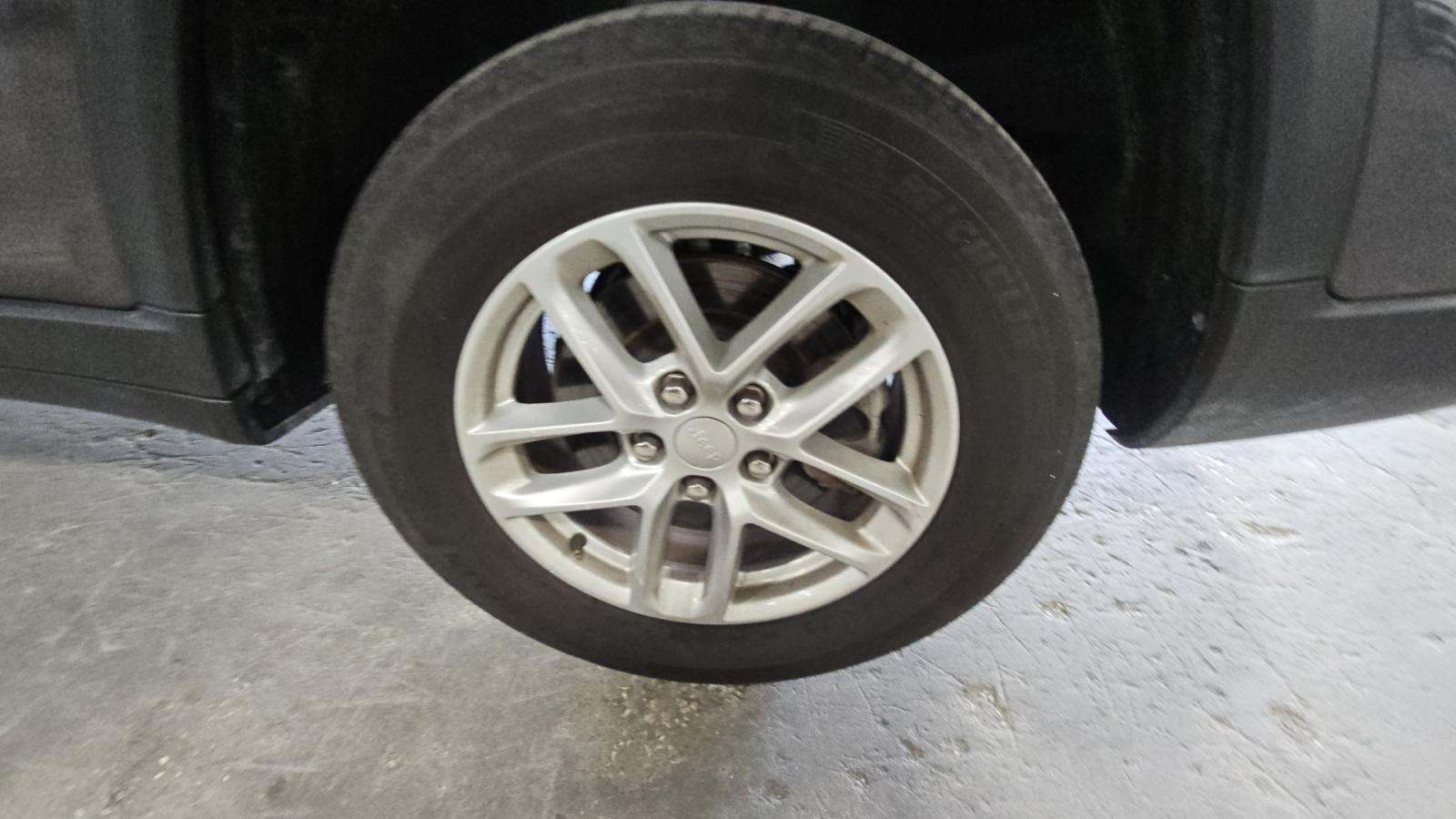2024 Jeep Grand Cherokee L Laredo RWD