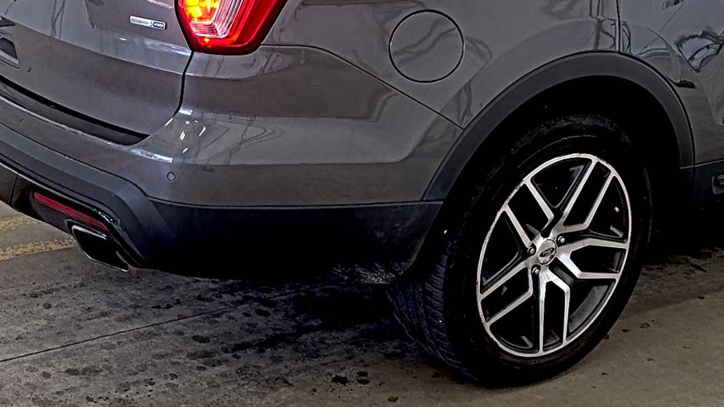 FORD EXPLORER - 10