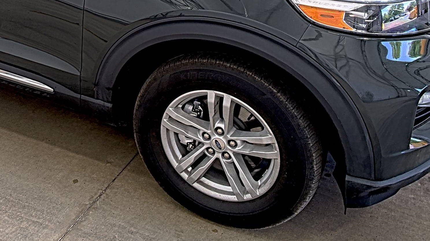 FORD EXPLORER - 9