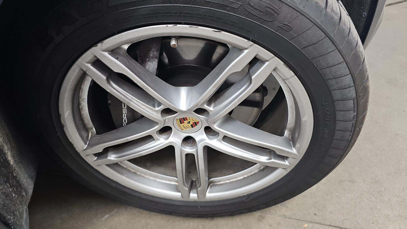 2023 Porsche Macan Base AWD