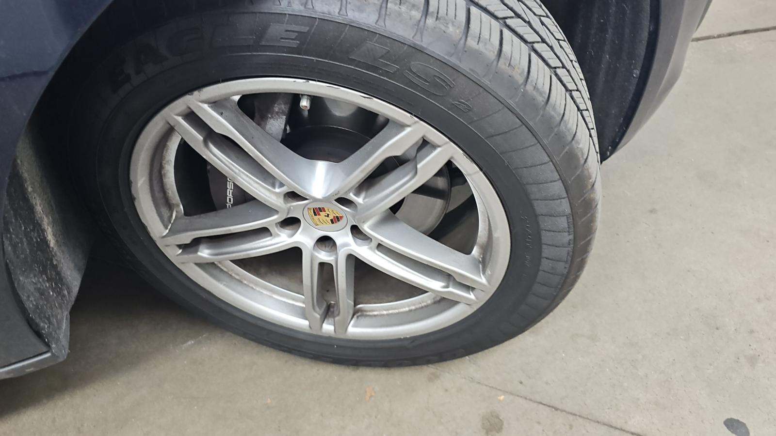 2023 Porsche Macan Base AWD