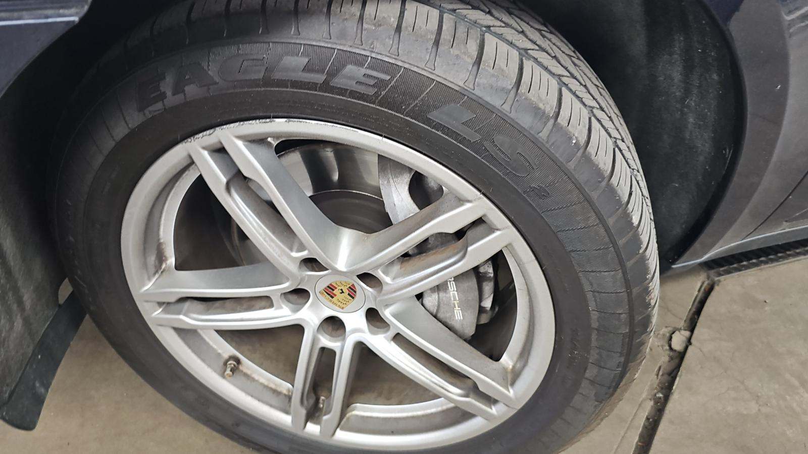 2023 Porsche Macan Base AWD