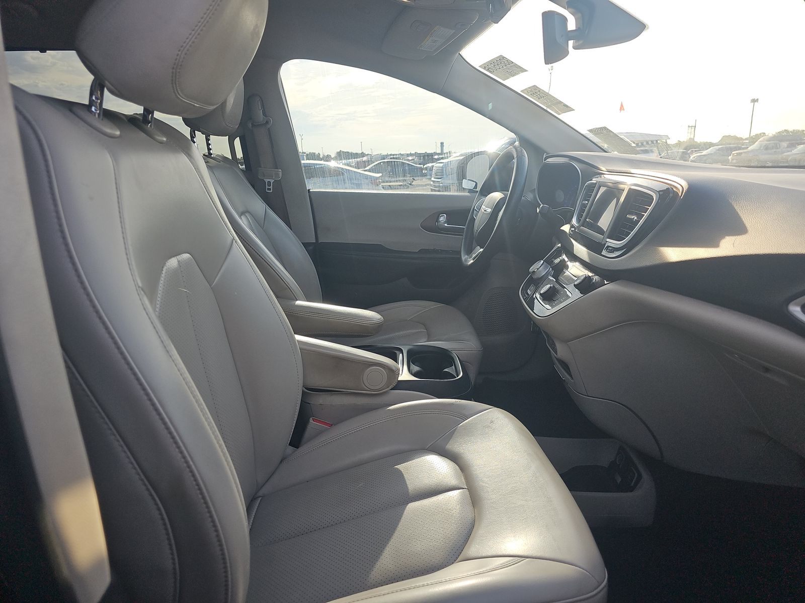 CHRYSLER VOYAGER - 9