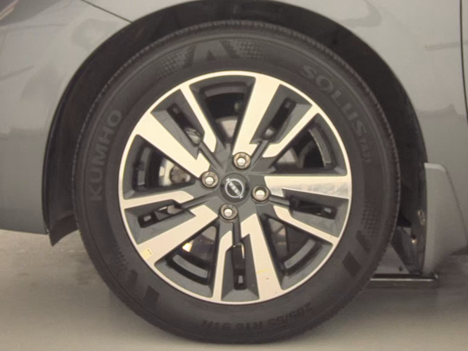 NISSAN VERSA - 10