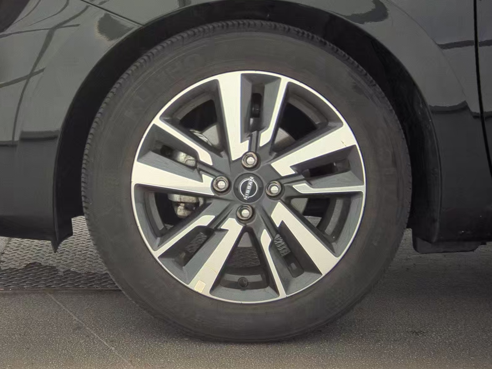 NISSAN VERSA - 10