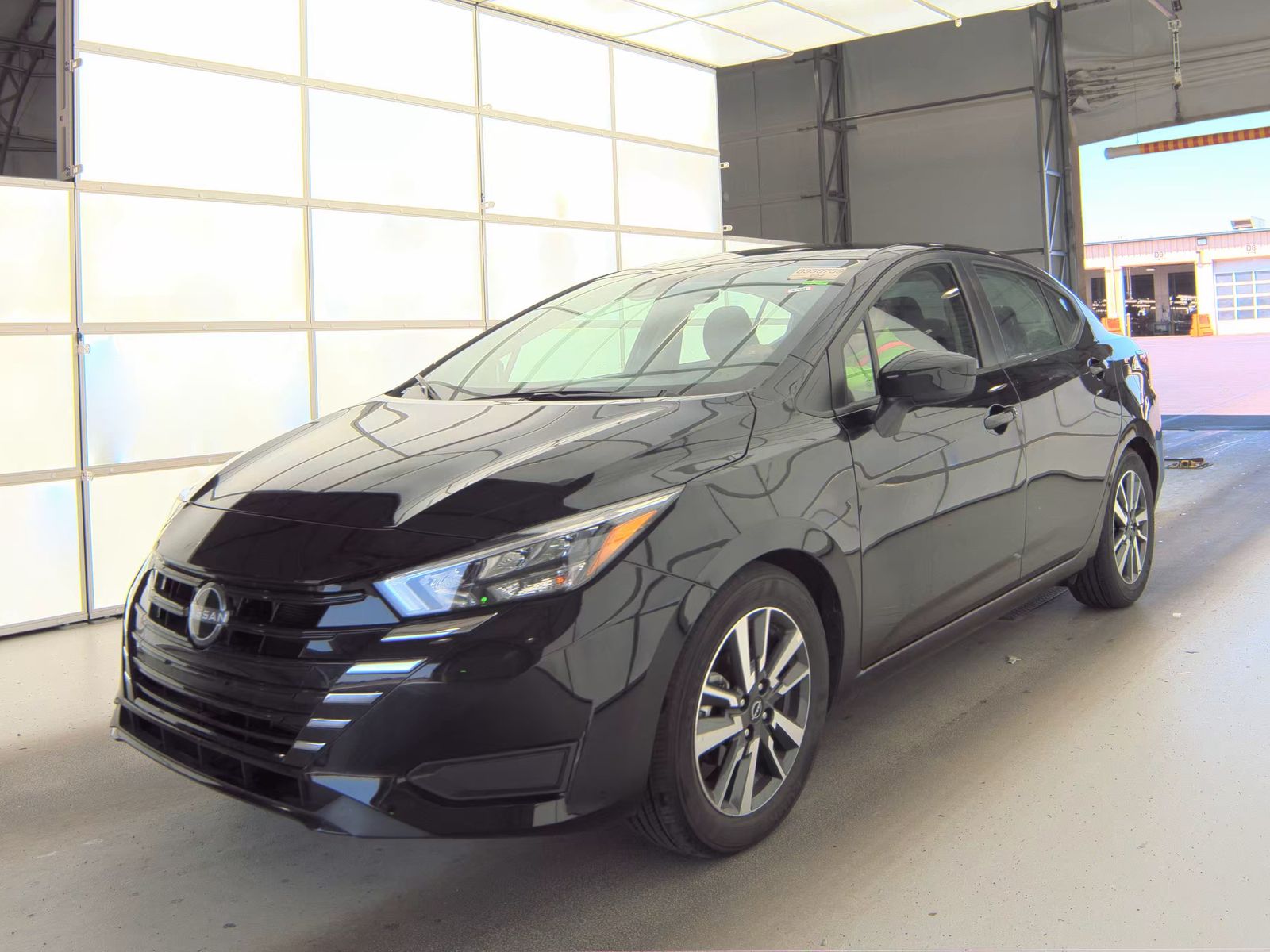 NISSAN VERSA - 1