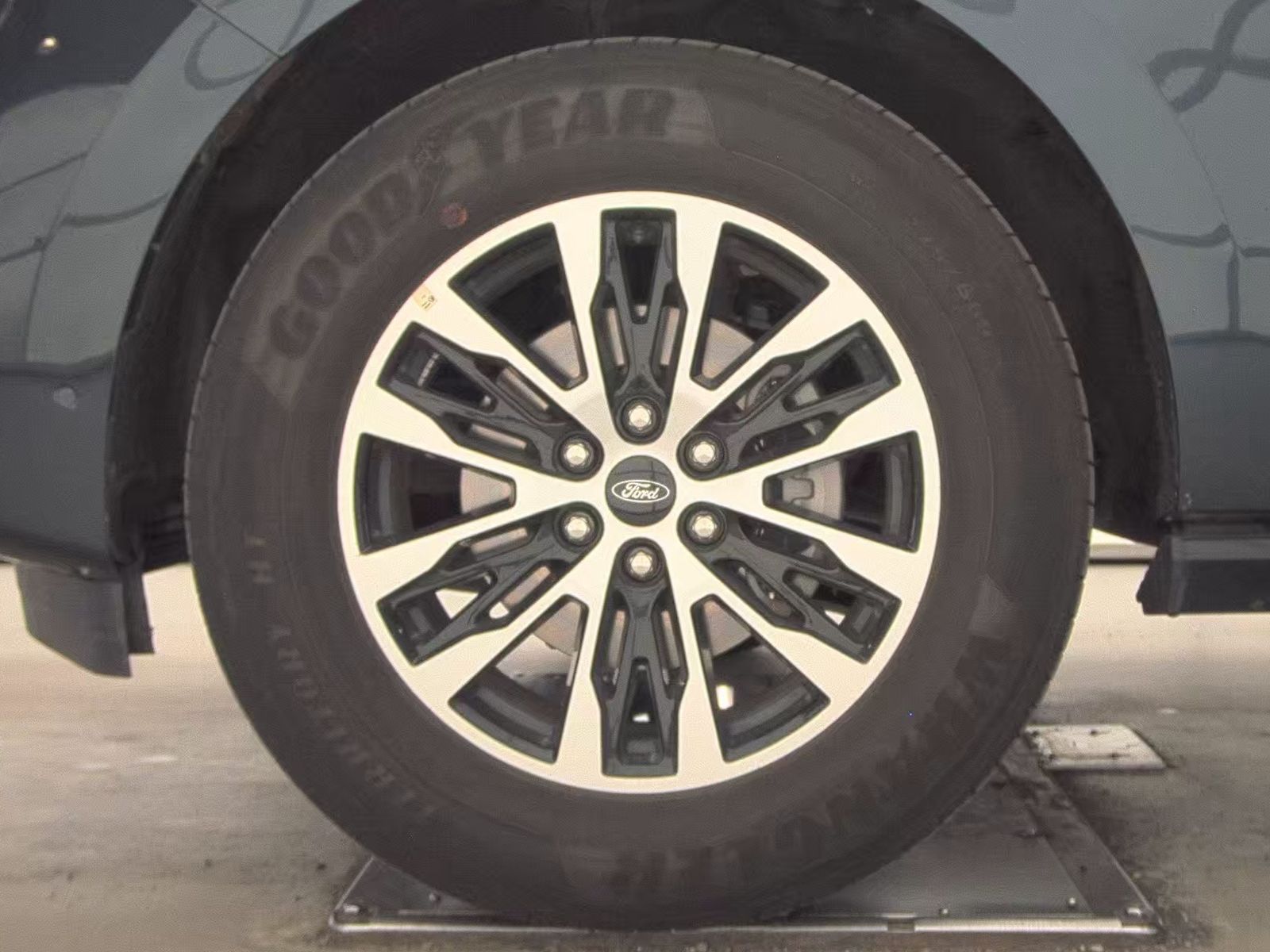 FORD EXPEDITION - 10