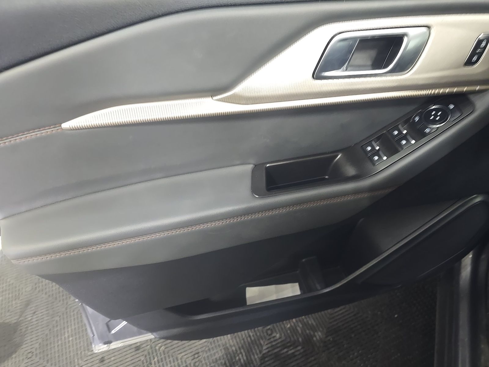 FORD EXPLORER - 10