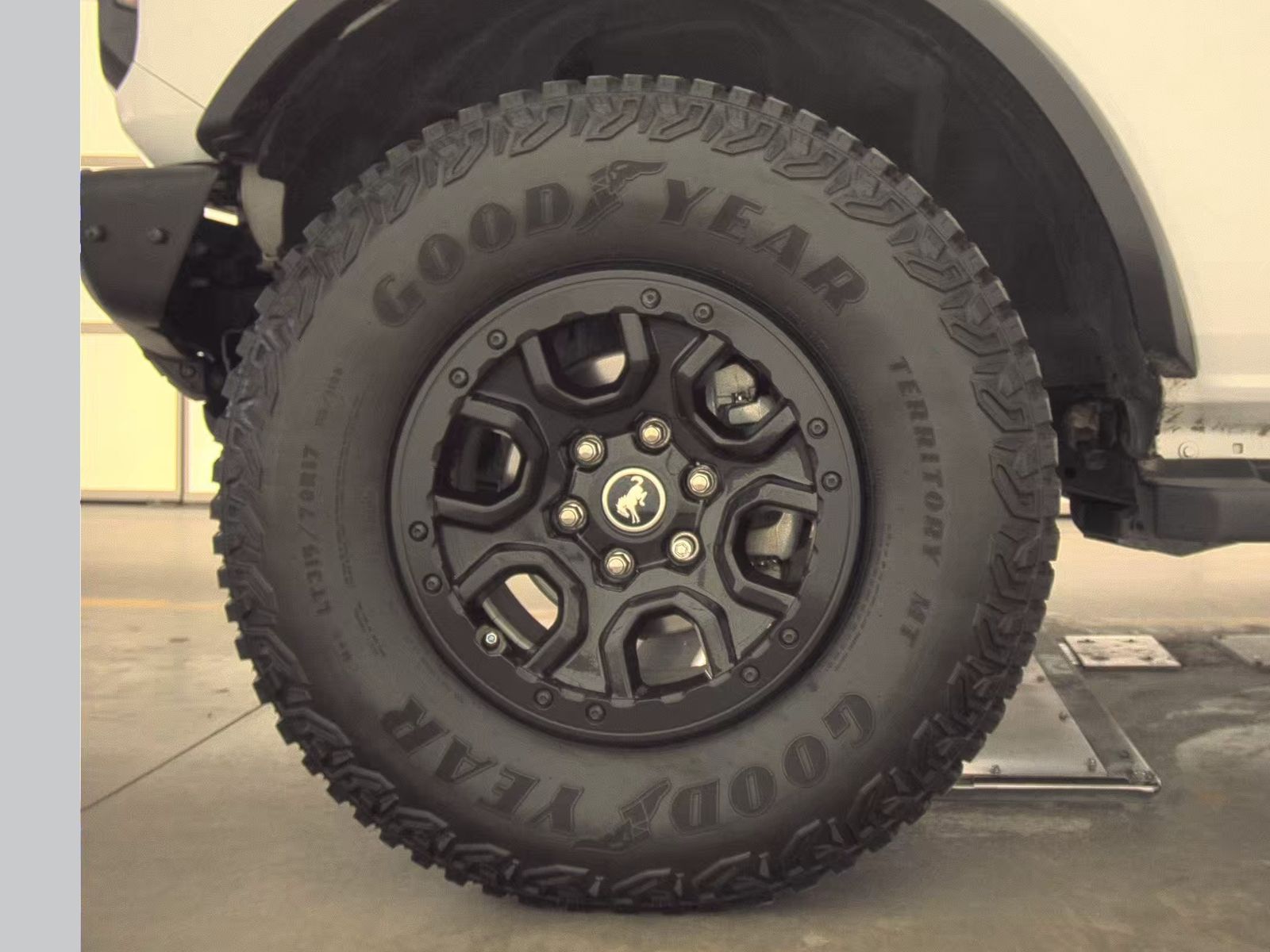FORD BRONCO - 10