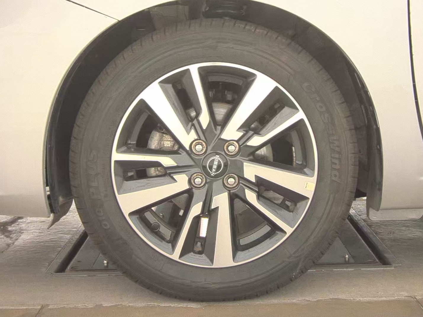 NISSAN VERSA - 10