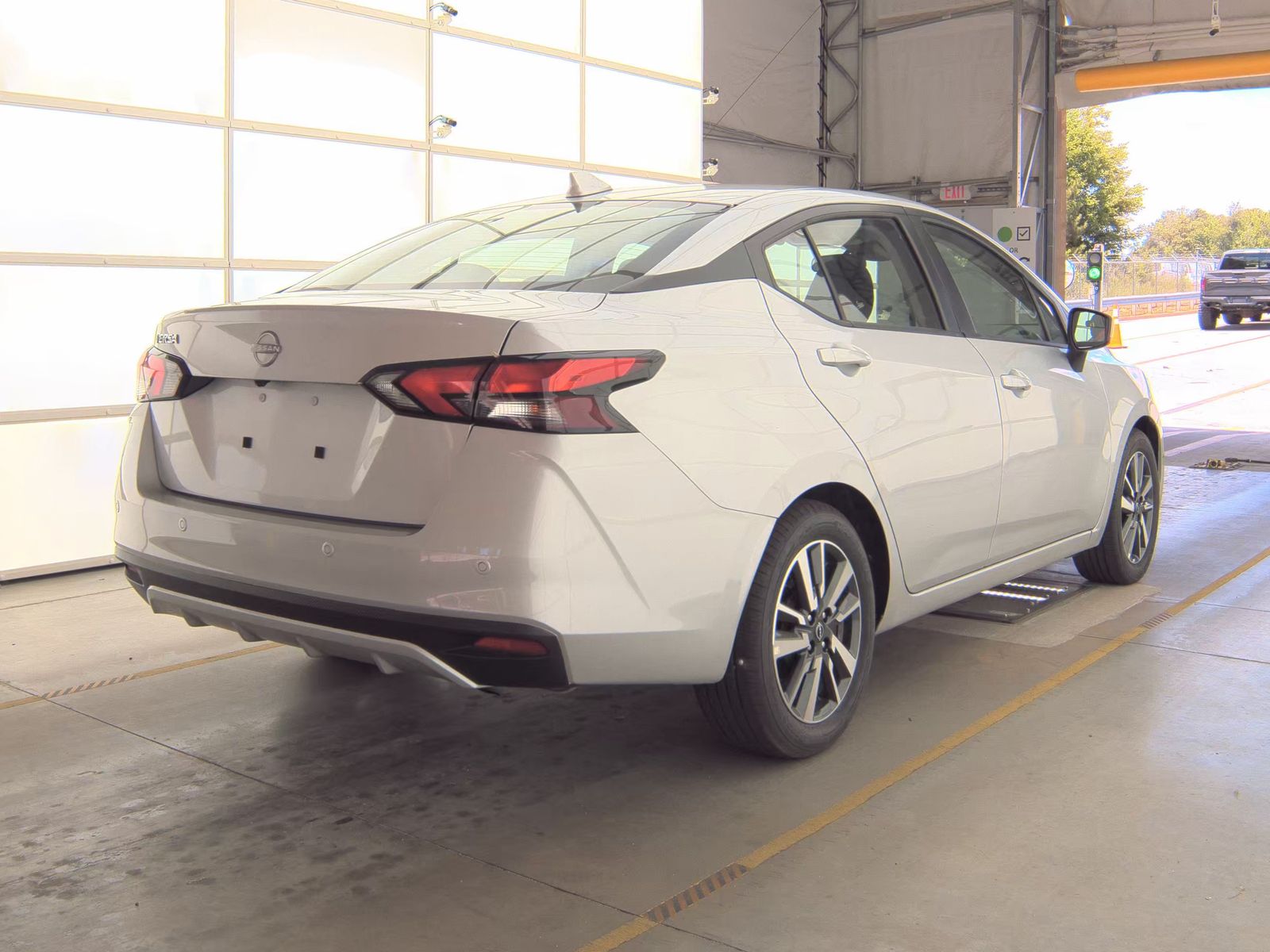 NISSAN VERSA - 6