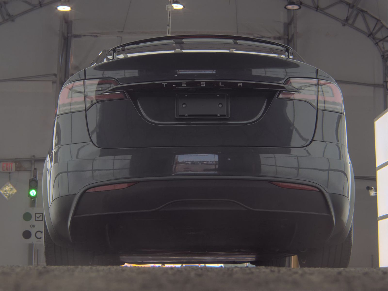 TESLA MODEL X - 8