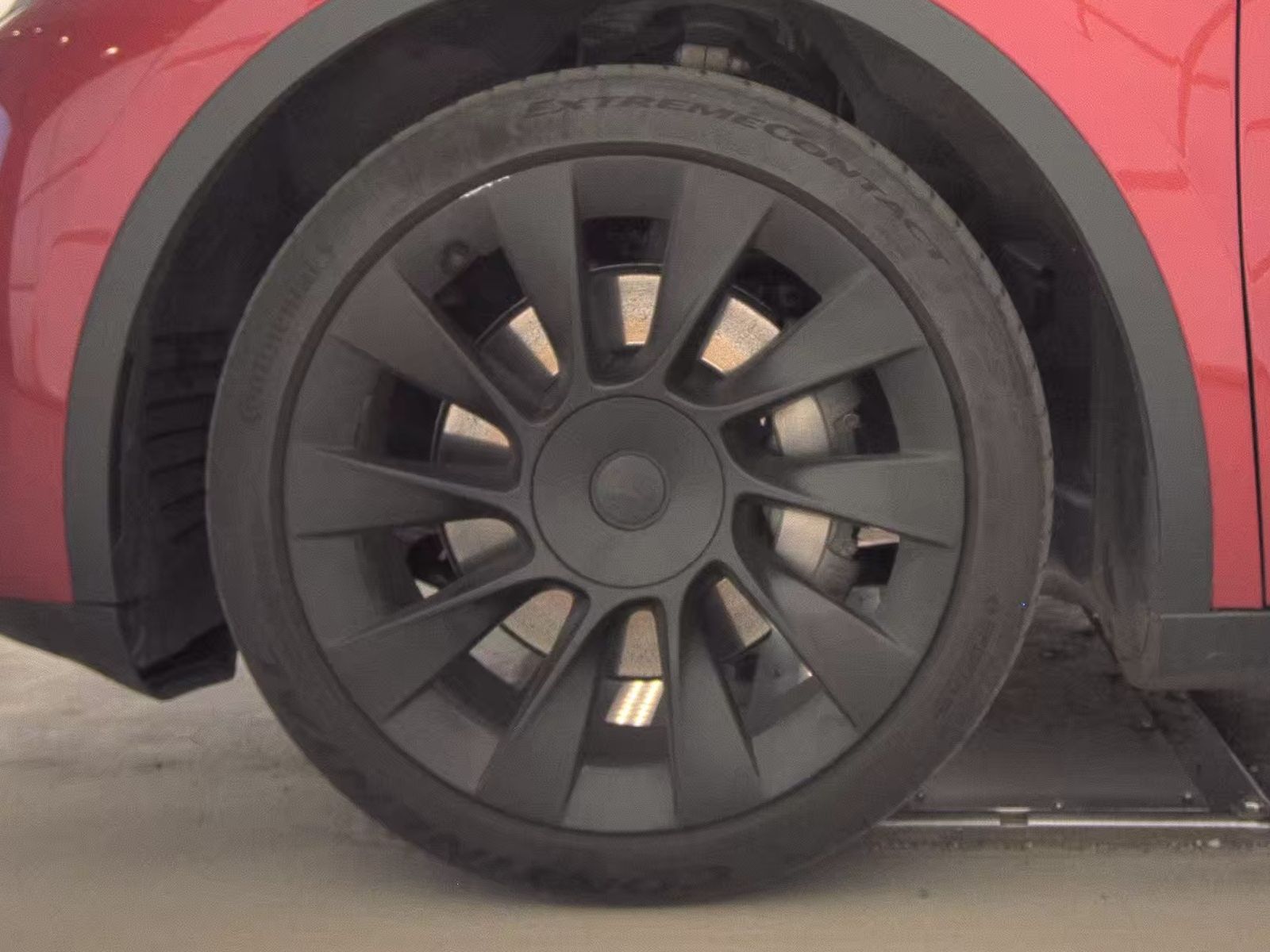 TESLA MODEL Y - 10