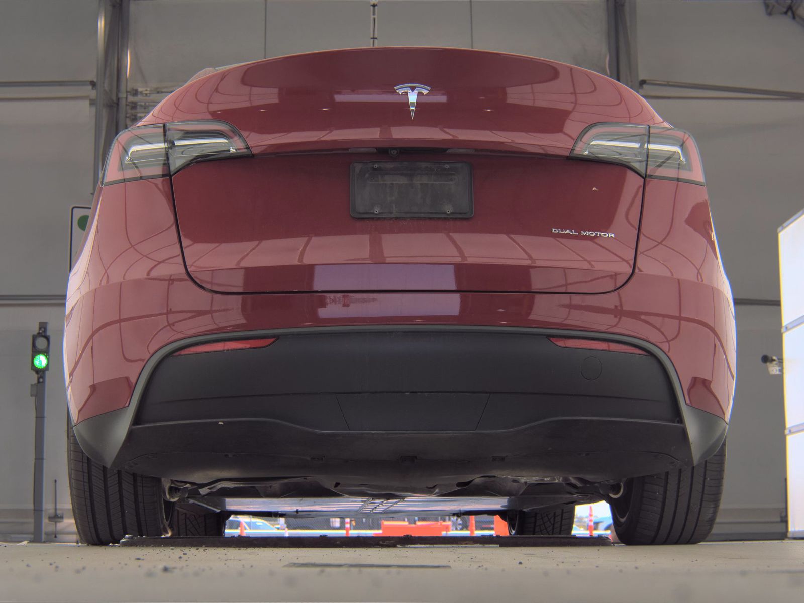 TESLA MODEL Y - 8