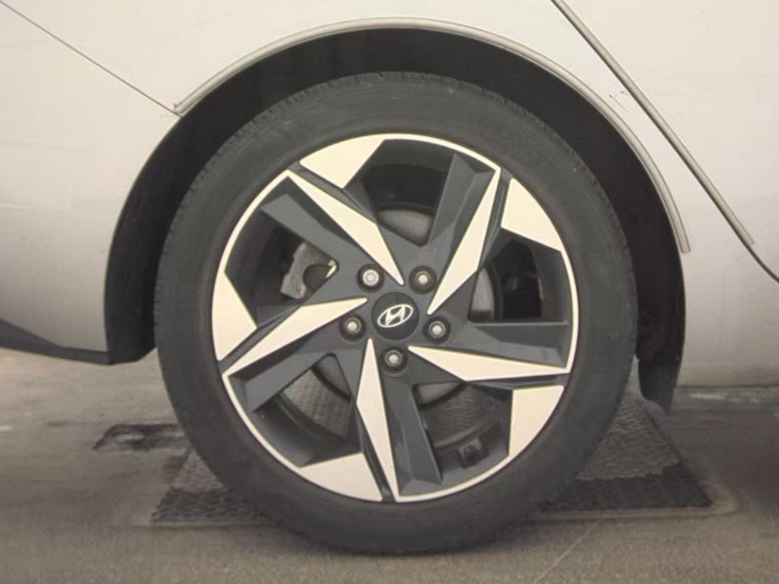 2023 Hyundai Elantra SEL FWD