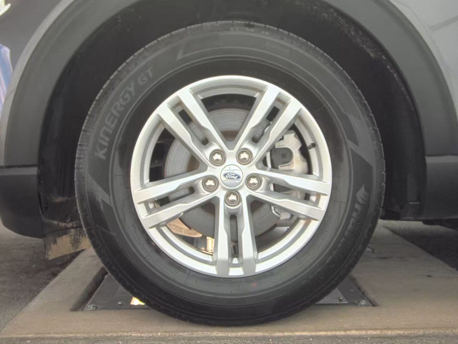 FORD EXPLORER - 10