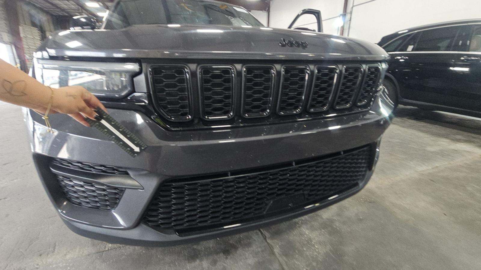 2024 Jeep Grand Cherokee Altitude RWD